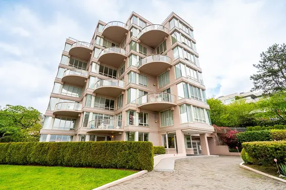 1 2243 Bellevue Avenue, West Vancouver For Sale - image 3