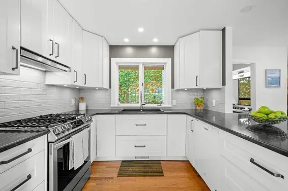 4565 Cove Cliff Road, North Vancouver For Sale - image 14