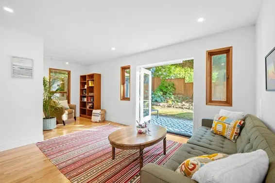 4565 Cove Cliff Road, North Vancouver For Sale - image 17