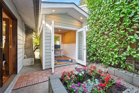 4565 Cove Cliff Road, North Vancouver For Sale - image 22