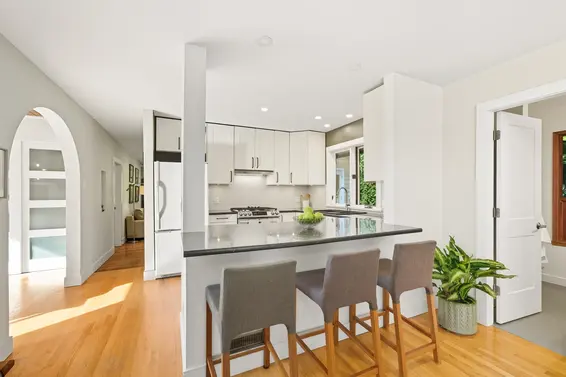 4565 Cove Cliff Road, North Vancouver For Sale - image 3