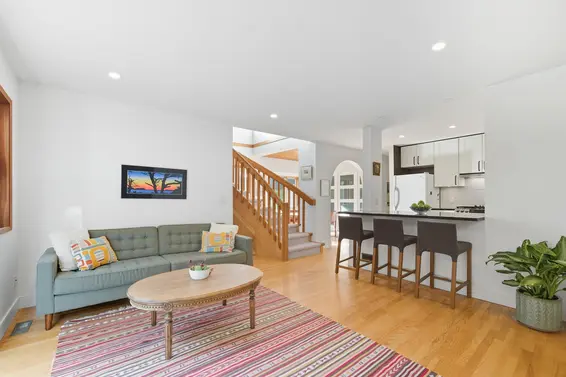 4565 Cove Cliff Road, North Vancouver For Sale - image 4