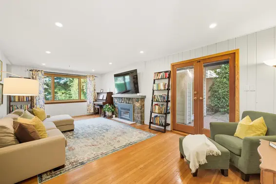 4565 Cove Cliff Road, North Vancouver For Sale - image 5