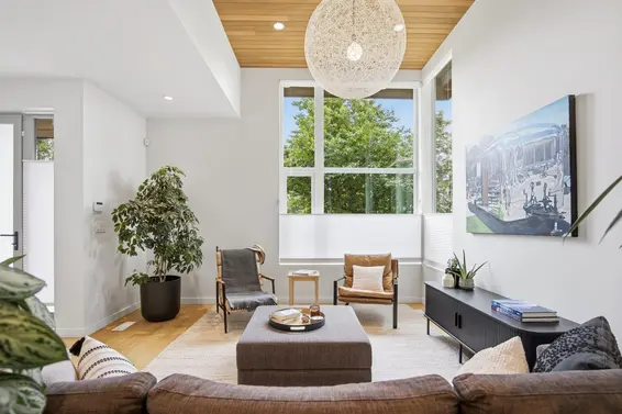364 West 15th Street, North Vancouver For Sale - image 2
