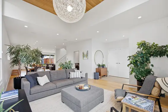 364 West 15th Street, North Vancouver For Sale - image 3
