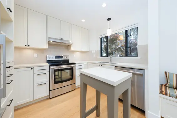 311 175 East 10Th Street, North Vancouver