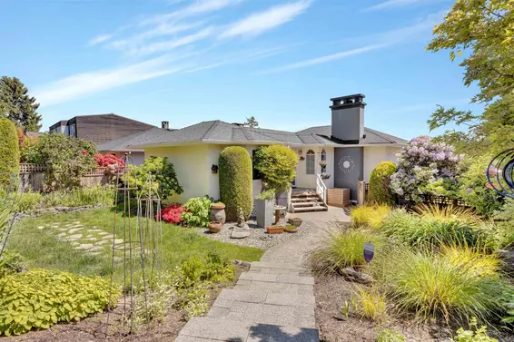 901 Calverhall Street, North Vancouver