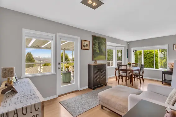 901 Calverhall Street, North Vancouver For Sale - image 10