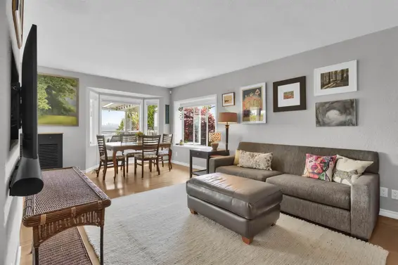 901 Calverhall Street, North Vancouver For Sale - image 4