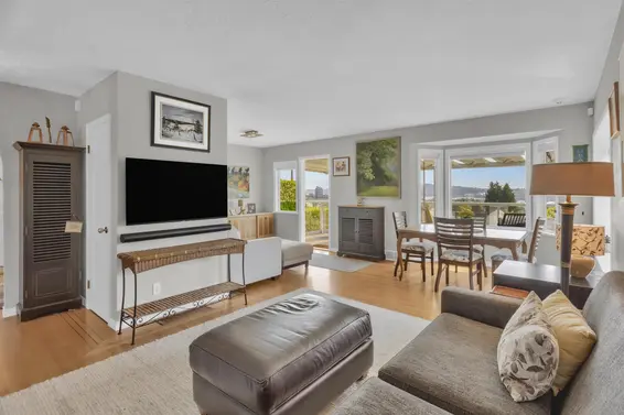 901 Calverhall Street, North Vancouver For Sale - image 5