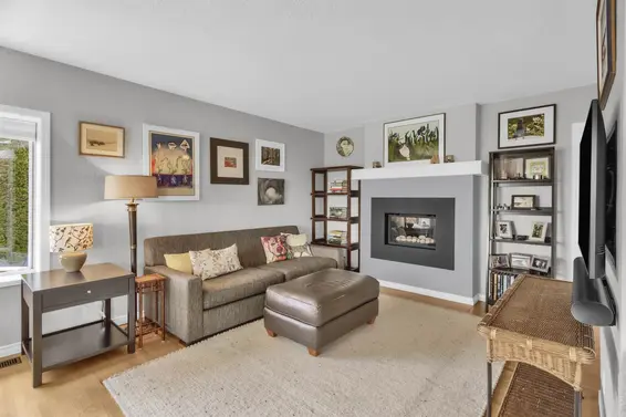 901 Calverhall Street, North Vancouver For Sale - image 6