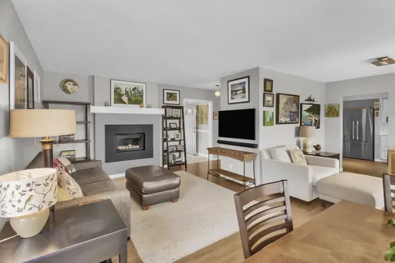 901 Calverhall Street, North Vancouver For Sale - image 7