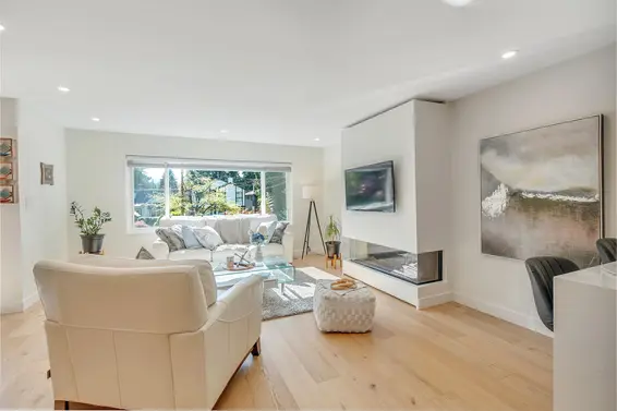 3993 Lynn Valley Road, North Vancouver For Sale - image 10