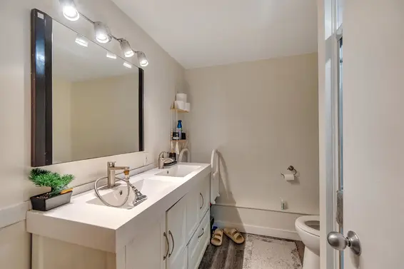 3993 Lynn Valley Road, North Vancouver For Sale - image 33