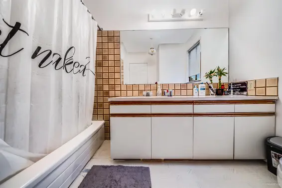 221 West 28th Street, North Vancouver For Sale - image 8