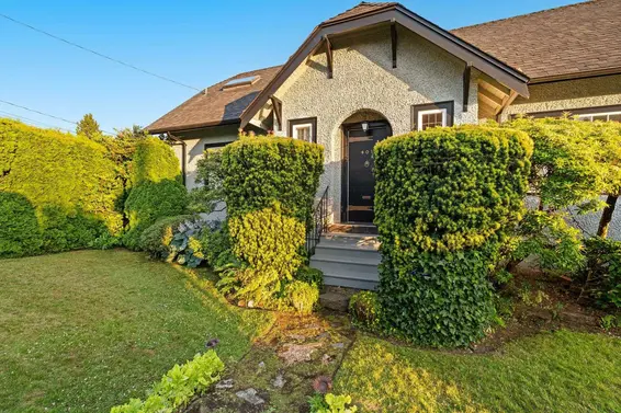 401 Somerset Street, North Vancouver For Sale - image 2