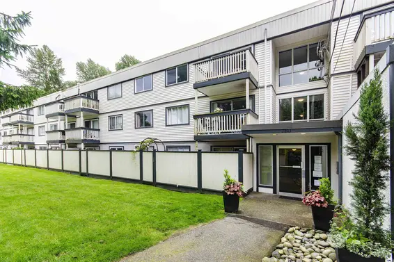 215 780 Premier Street, North Vancouver