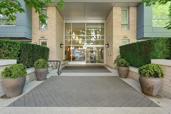 907 175 West 2nd St Street, North Vancouver For Sale - image 2