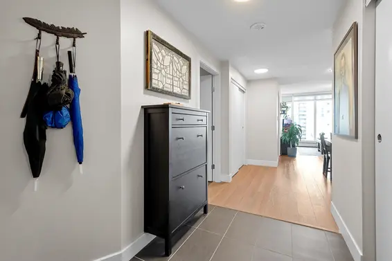 907 175 West 2nd St Street, North Vancouver For Sale - image 4