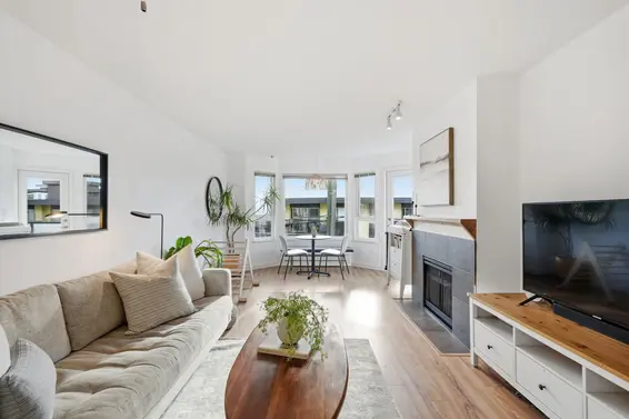 204 315 East 3rd Street, North Vancouver