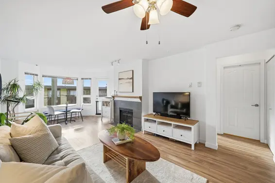 204 315 East 3rd Street, North Vancouver For Sale - image 2