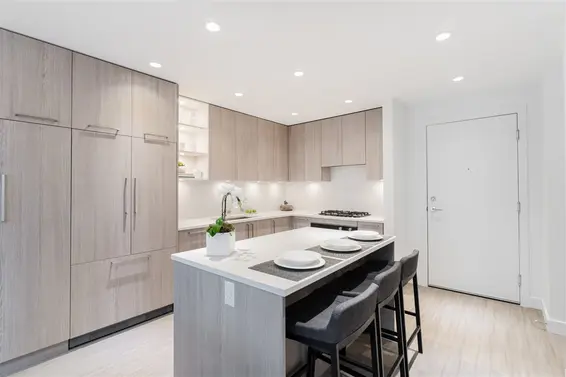 305 733 East 3Rd Street, North Vancouver For Sale - image 5