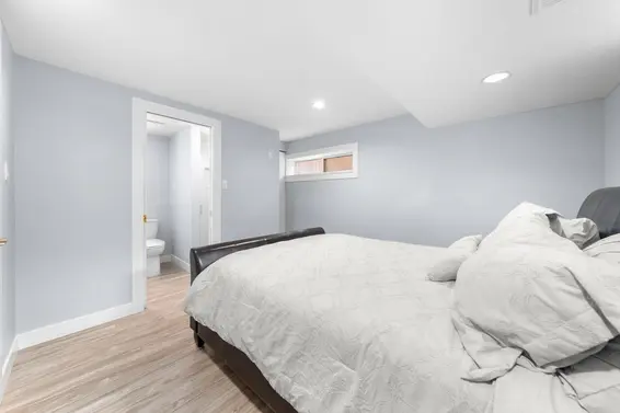 2733 Tempe Glen Drive, North Vancouver For Sale - image 32