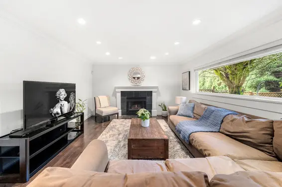 2733 Tempe Glen Drive, North Vancouver For Sale - image 9