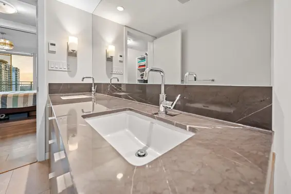 704 125 East 14th Street, North Vancouver For Sale - image 21