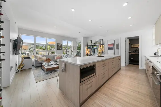 413 747 East 3rd Street, North Vancouver For Sale - image 1