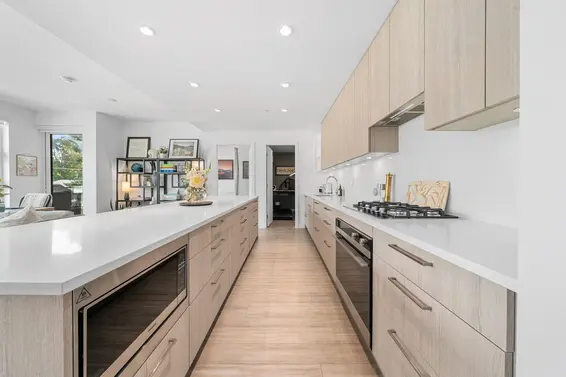 413 747 East 3rd Street, North Vancouver For Sale - image 2