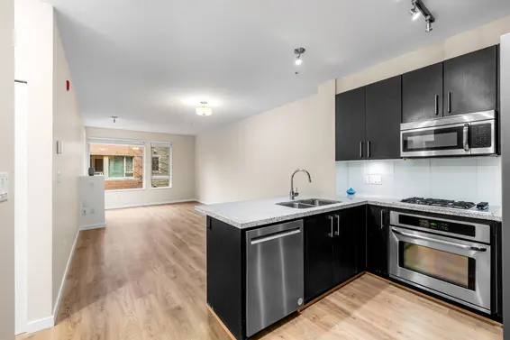 111 139 West 22nd Street, North Vancouver For Sale - image 3