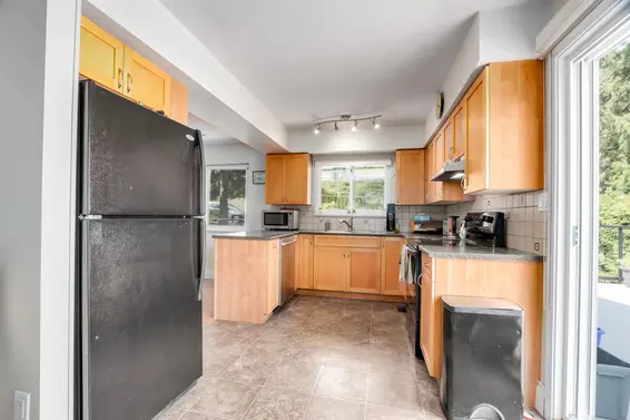 999 Frederick Road, North Vancouver For Sale - image 16