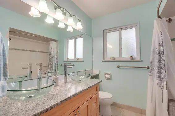 999 Frederick Road, North Vancouver For Sale - image 19