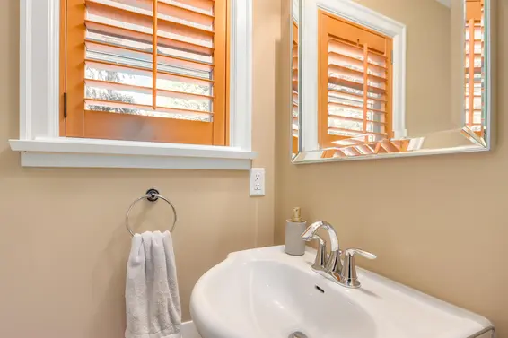 999 Frederick Road, North Vancouver For Sale - image 24