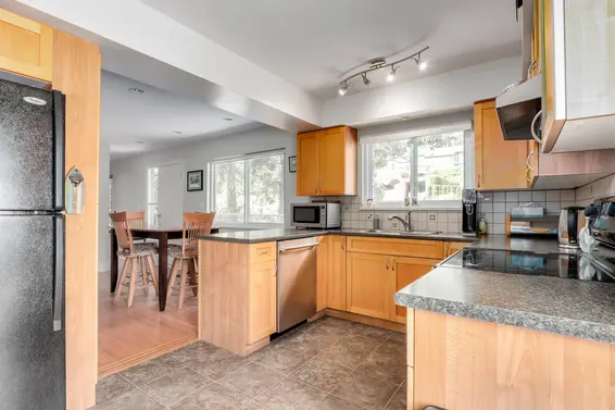 999 Frederick Road, North Vancouver For Sale - image 27