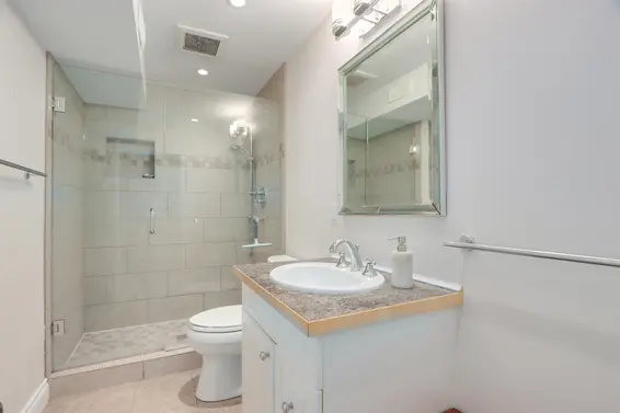 999 Frederick Road, North Vancouver For Sale - image 28