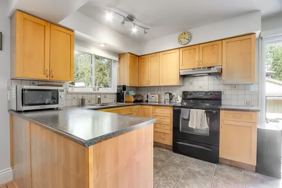 999 Frederick Road, North Vancouver For Sale - image 5