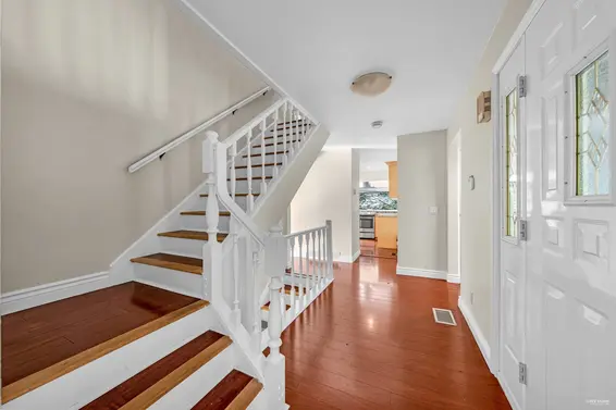 84 Laurie Crescent, West Vancouver For Sale - image 10