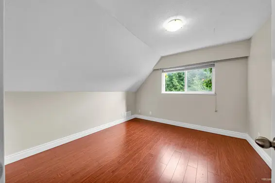 84 Laurie Crescent, West Vancouver For Sale - image 17