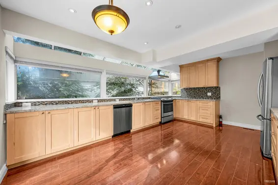 84 Laurie Crescent, West Vancouver For Sale - image 6