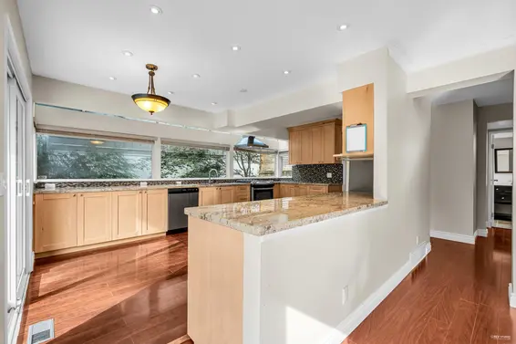 84 Laurie Crescent, West Vancouver For Sale - image 7