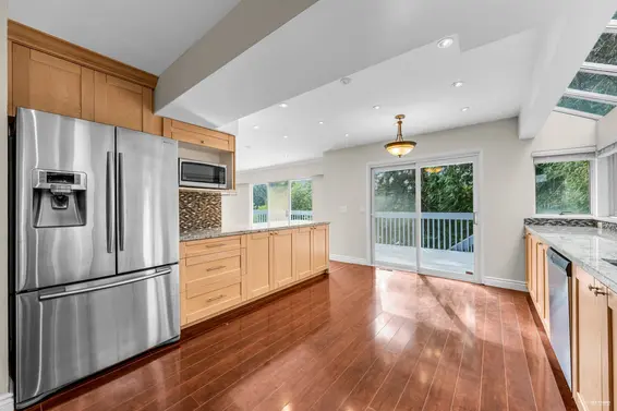 84 Laurie Crescent, West Vancouver For Sale - image 8