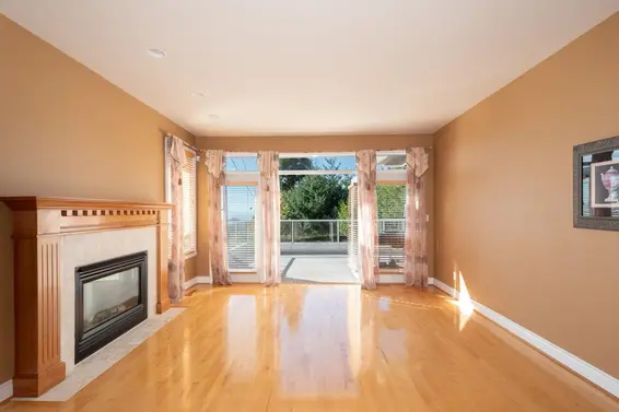 4080 St. Pauls Avenue, North Vancouver For Sale - image 3