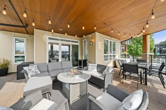 218 733 West 14th Street, North Vancouver
