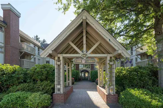 302 843 22Nd Street, West Vancouver