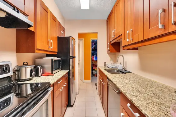 1006 2020 Fullerton Avenue, North Vancouver For Sale - image 14