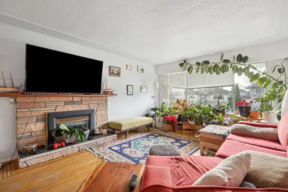 328 East 18th Street, North Vancouver For Sale - image 3