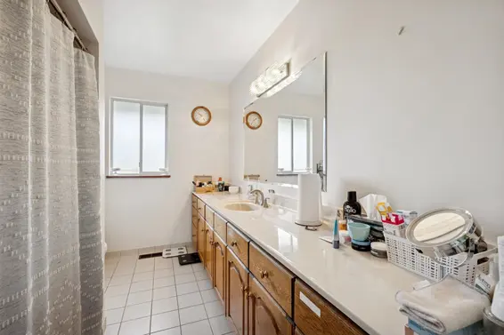 328 East 18th Street, North Vancouver For Sale - image 9