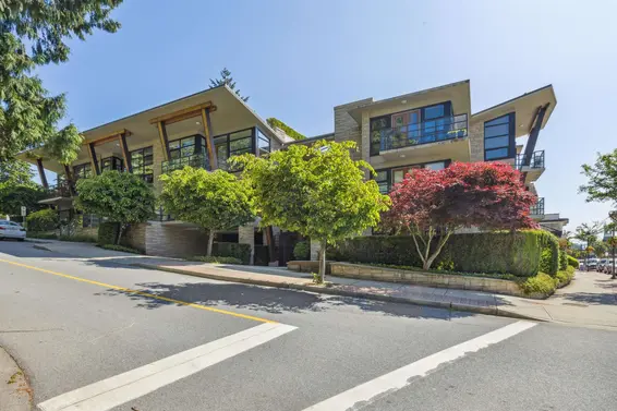 10 1891 Marine Drive, West Vancouver